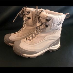 Columbia Snow Boots with Omni Heat, Size 8